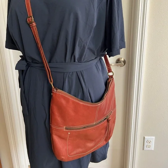 Margot Leather Chestnut Crossbody Purse with Classic Design - Picture 2 of 9